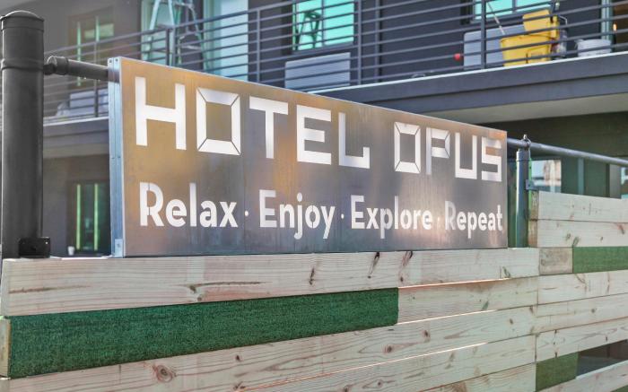 Hotel OPUS Bronx