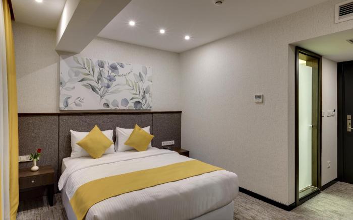 LEO SUITES HOTEL