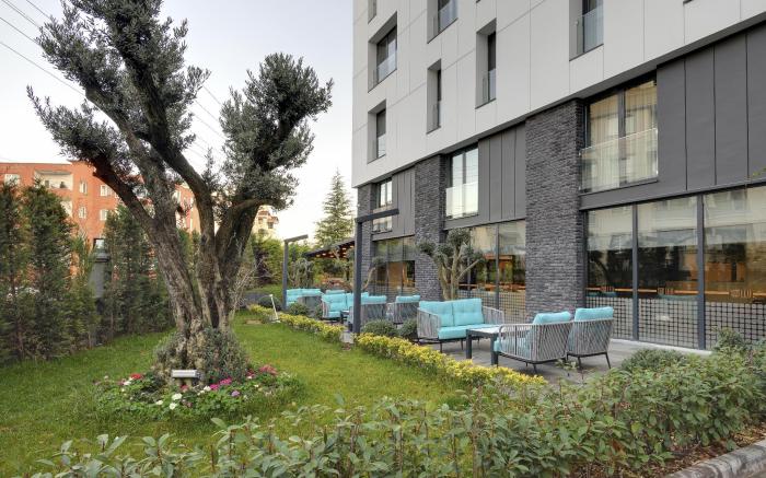 LEO SUITES HOTEL