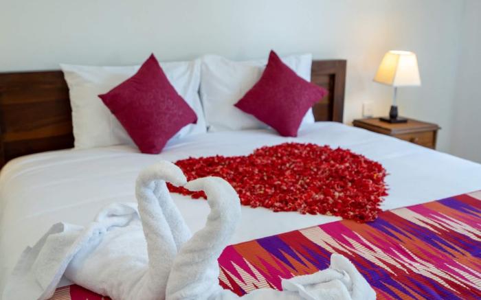 Surya Maha Bungallo 2 Deluxe Rooms Pool View #12