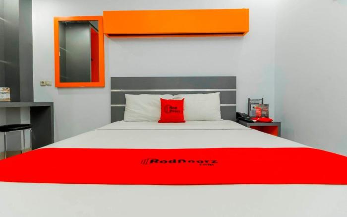 RedDoorz near Manado Town Square