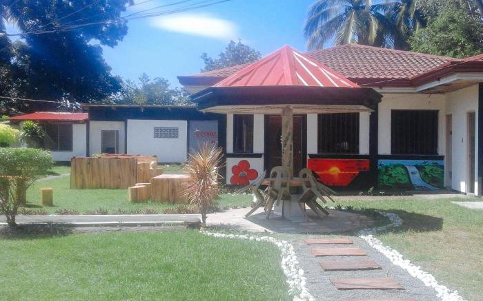 RedDoorz @ Golden Travellers Inn Antique