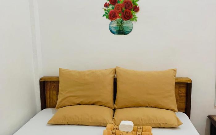 Queen's Room Rental 1
