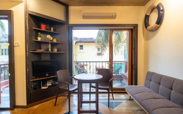 Walk to Calangute beach from this beautiful studio
