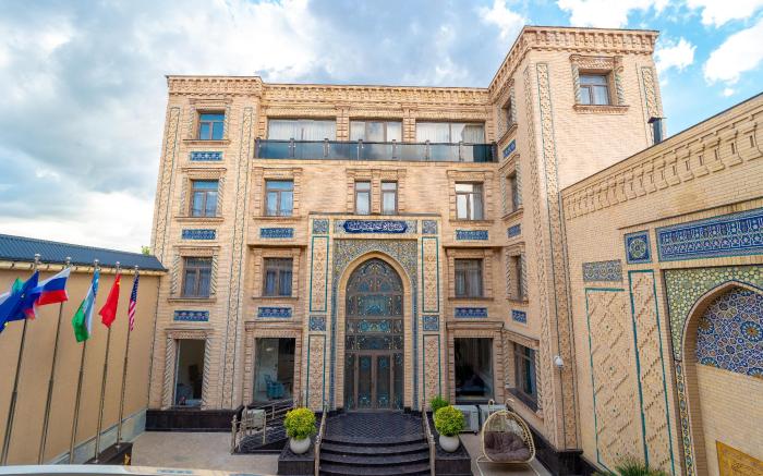 Shohjahon Palace****