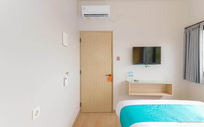Sans Hotel Clover Ace Surabaya by RedDoorz