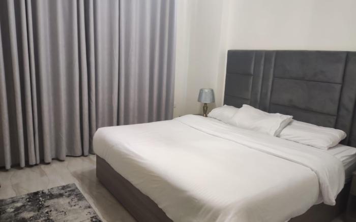 Golden Hotel 