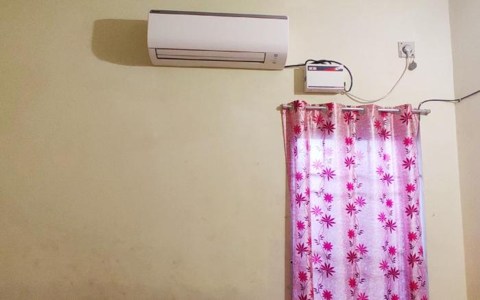 D Square home stays near white town
