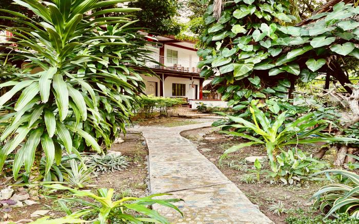 Puerto Galera Hostel