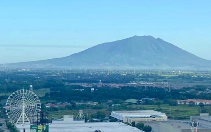 R&R AZURE NORTH MT.ARAYAT VIEW