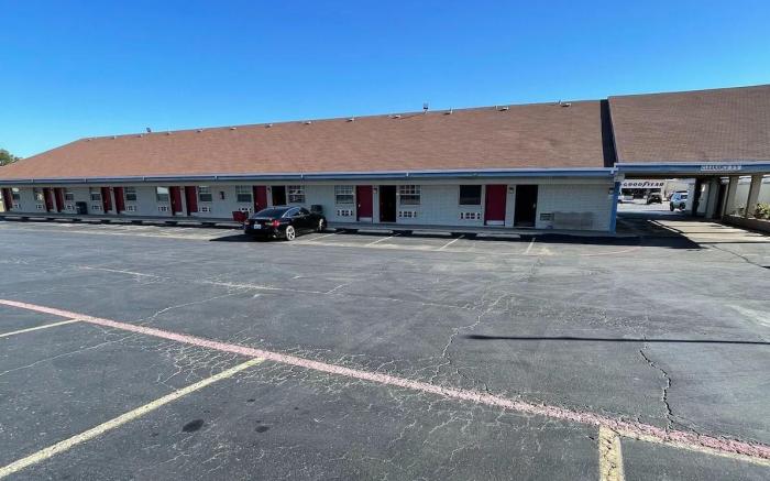 Delux Inn