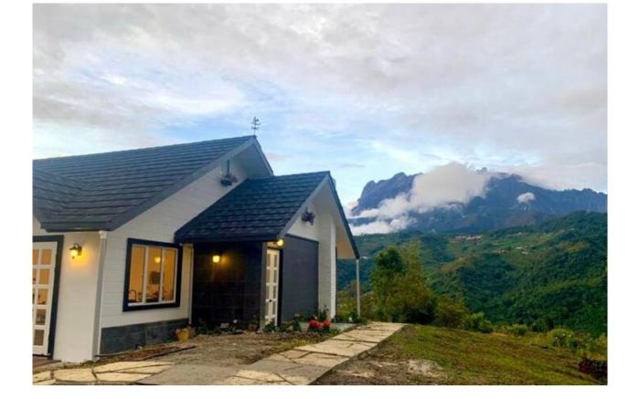 Hounon White Chimney Cottage Mt Kinabalu view