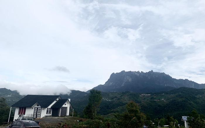 Hounon White Chimney Cottage Mt Kinabalu view