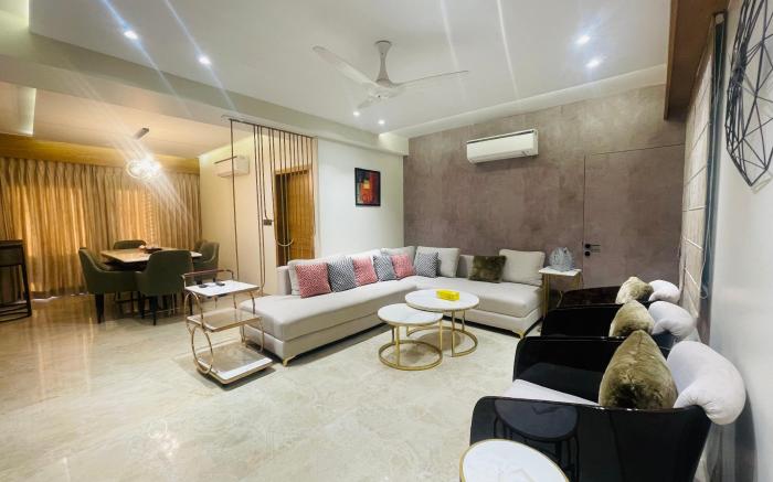 Woodlands Apt. Full furnished Luxury Apt w/Balcony