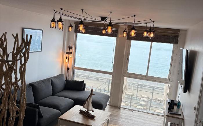 Les Pieds Dans l'Eau!