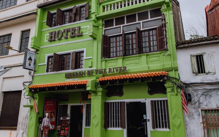 HEEREN BY THE RIVER HOTEL