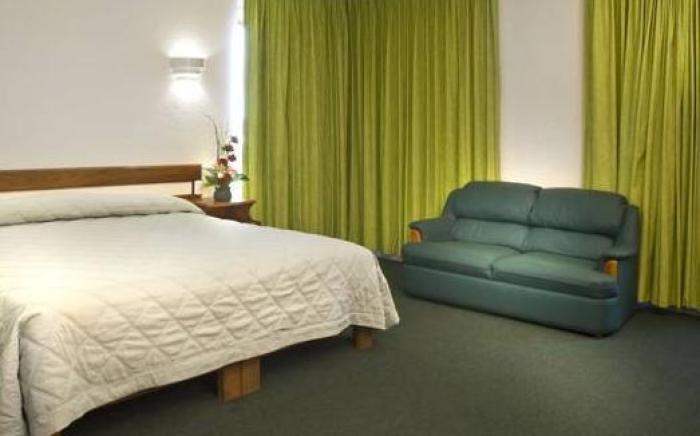Estanza Hotel & Suites