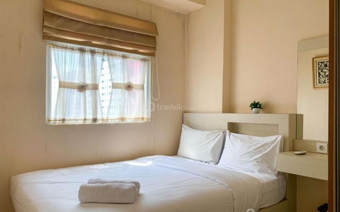 Modern Comfort 2BR Green Pramuka City By Travelio