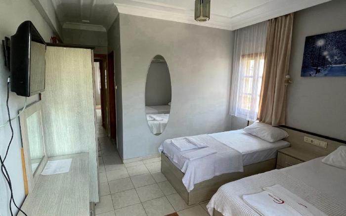 Carmina Hotel