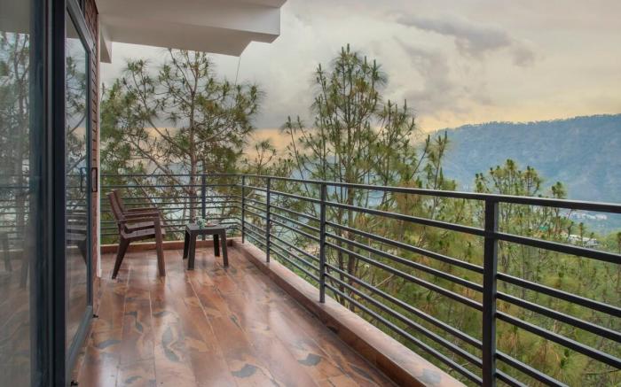 Kasauli Hill Crest Luxury 2 BHK Valley View