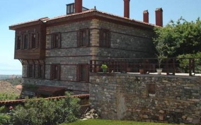 Altın Cesmeli Konak