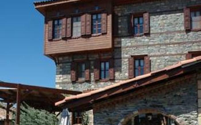Altın Cesmeli Konak