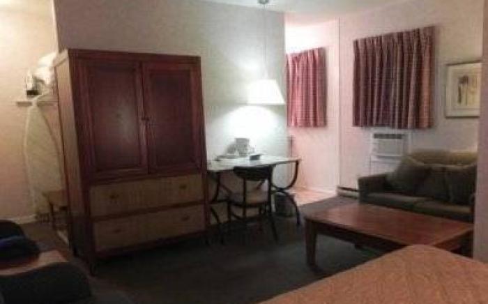 Cardinal Court Motel