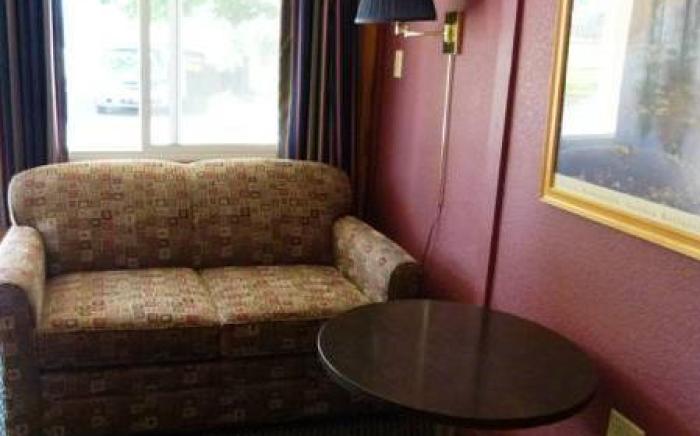 Country Squire Motel