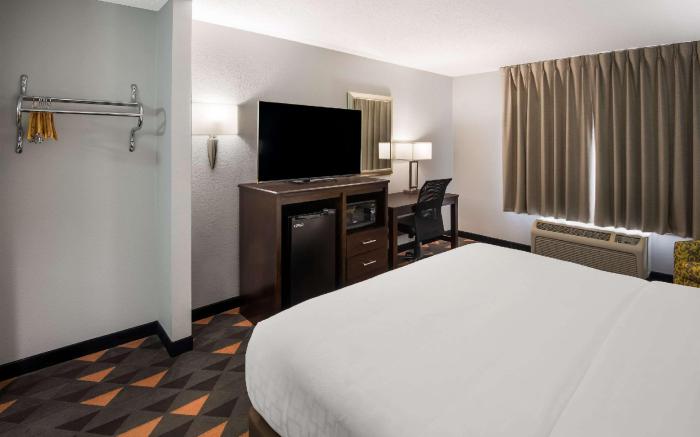 Clarion Pointe Indianapolis Northeast