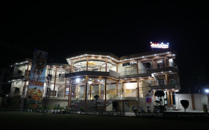Hotel CM Palace, Varanasi
