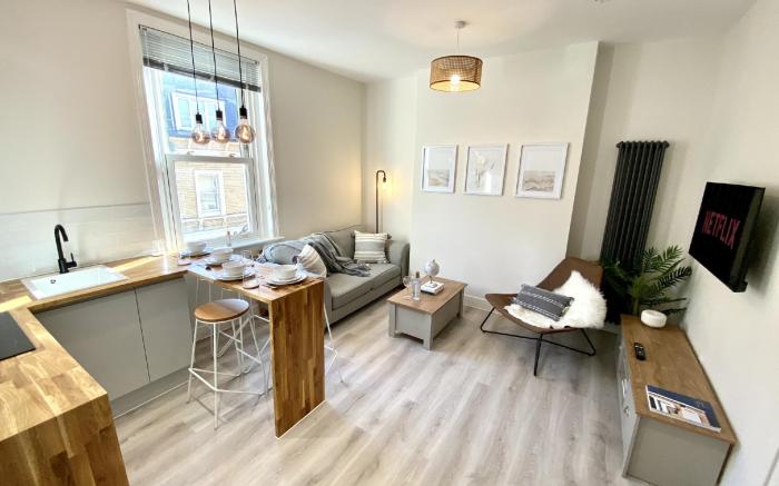 Stunning Beach Themed 2 Bed Apartment