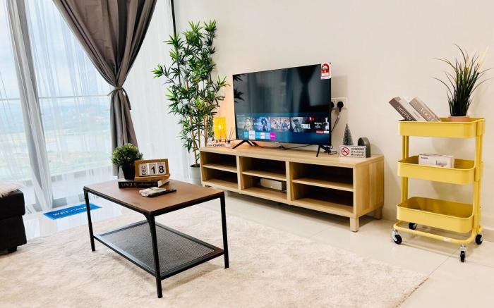 Sea View Suite @ Level 44 Danga Bay 3BR 6-12 pax