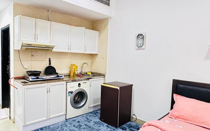 Private Studios with Kitchen in Meena bazar