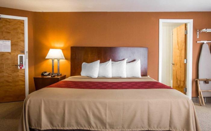 Econo Lodge Lakes Region