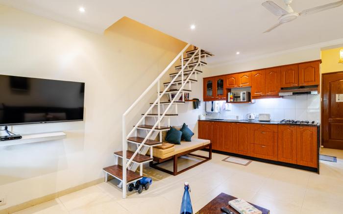 Cozy 1BHK Duplex w/2 Baths, Pool, Reserved Parking