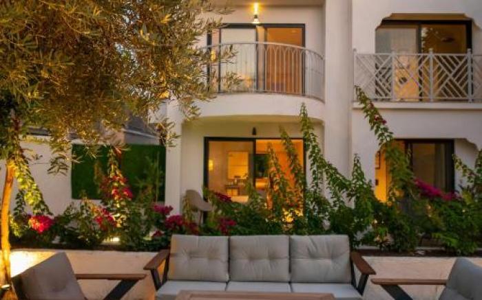 Icon Beach Suites Hotel