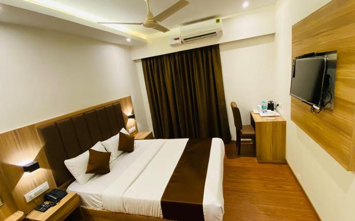 Hotel Plaza Heights by RAK Rooms