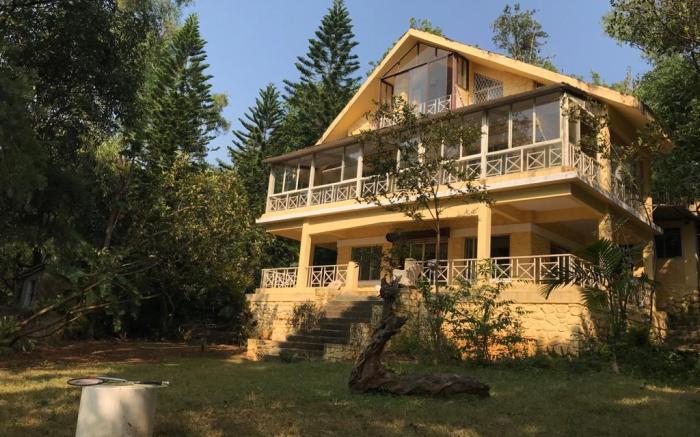 Calmshet Lakeview Triangle Room amidst the nature