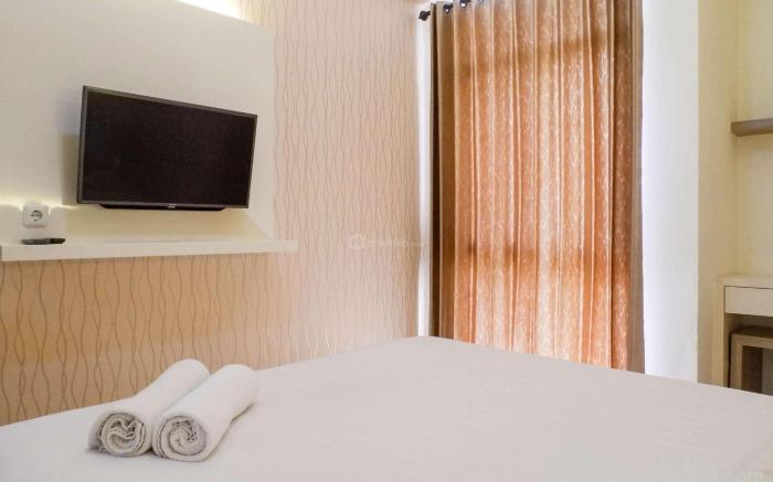 Vibrant Modern Studio at Bale Hinggil By Travelio