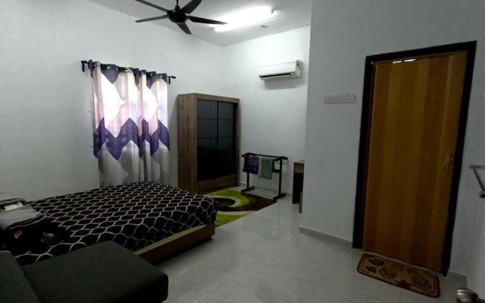 Qalesya Homestay with Private Pool