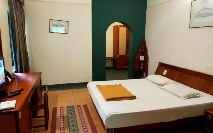 Green Gates Hotel