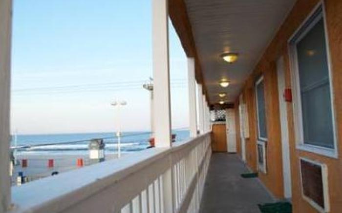 Boardwalk Hotel Charlee & Apartments Beach Hotel Oceanfront