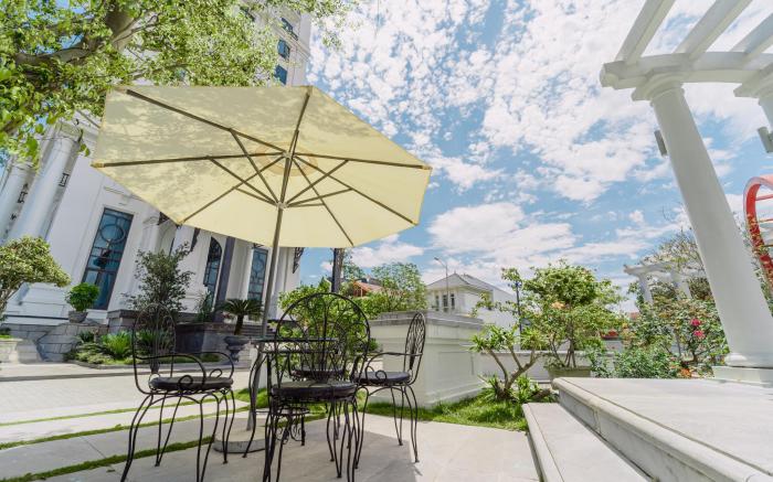 Rex Quang Binh Hotel
