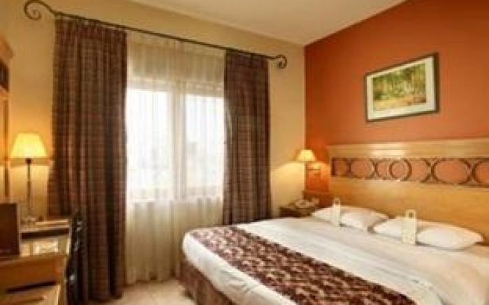Capri Hotel Suites