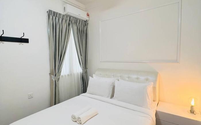 PoolView 3BR unit at R&F by ANJU