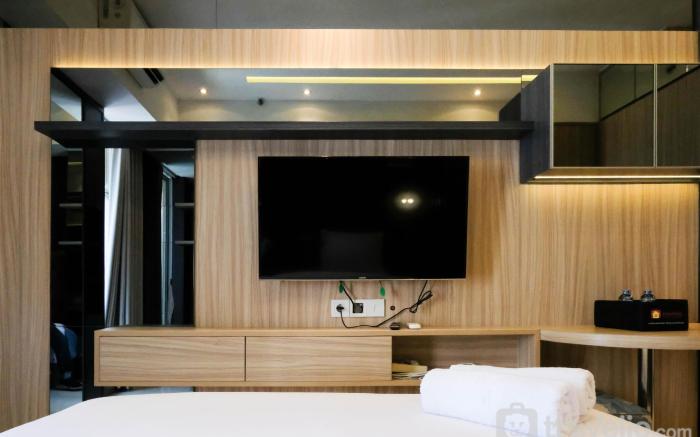 Warm Studio at Supermall Mansion By Travelio