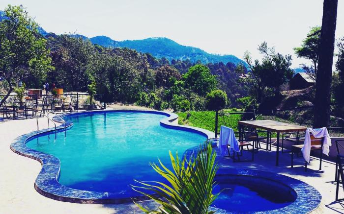 Paradise Pool Resort