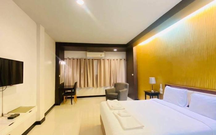 Chaisaeng in the park