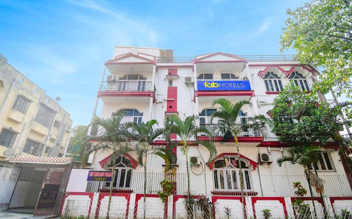 FabHotel Saltlake Regency - 1.4km from Anandlok Hospital