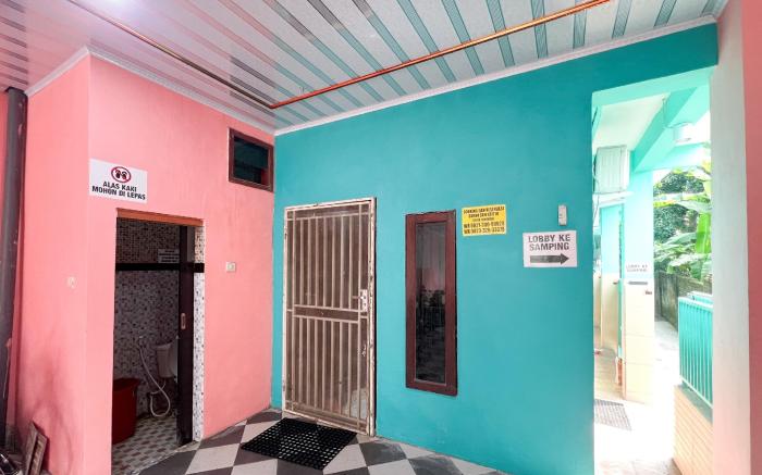 RedDoorz near Sunrise Mall Mojokerto